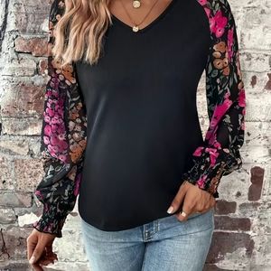 Plus Size Casual Top, Women's Plus Colorblock Floral Print Lantern Sleeve V Neck